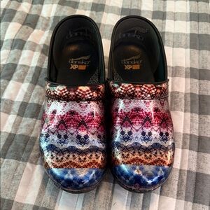 Dansko XP20 size 41 Multicolor Printed Clogs - Pink Blue Orange